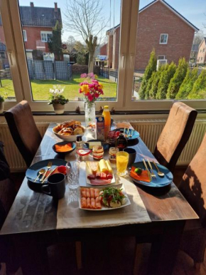 Ecocube Apartment1 in Meppen, Terrase, 5 Pers, 2 SchlaftZim, WohnZim